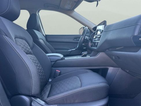 Used 2024 Nissan Pathfinder SV image 21