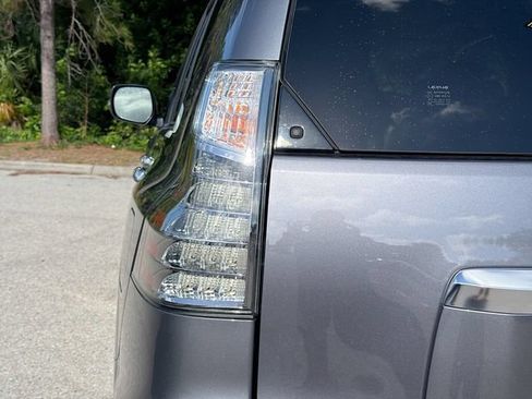 Used 2022 Lexus GX 460 Premium w/ Premium Plus Package AWD/4WD image 10