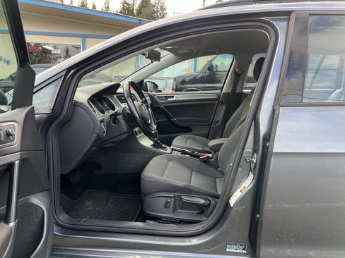 Used 2017 Volkswagen Golf S image 10