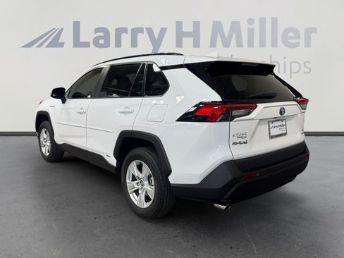 Used 2020 Toyota RAV4 XLE w/ Convenience Package AWD/4WD image 3