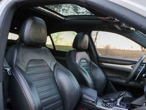 Used 2018 Alfa Romeo Stelvio Ti Sport image 21