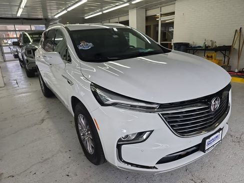 Certified 2024 Buick Enclave Premium image 7