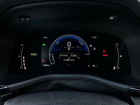 Used 2025 Toyota Camry SE image 37