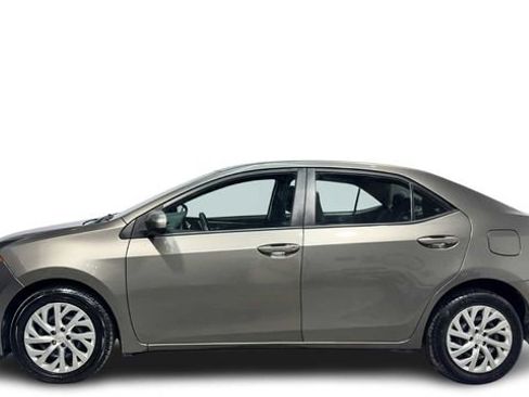 Used 2018 Toyota Corolla LE image 1