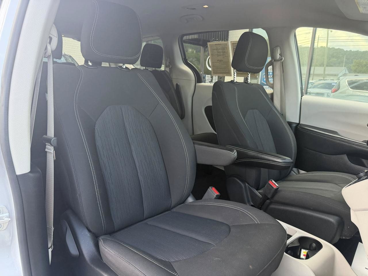 Used 2024 Chrysler Voyager LX FWD image 17