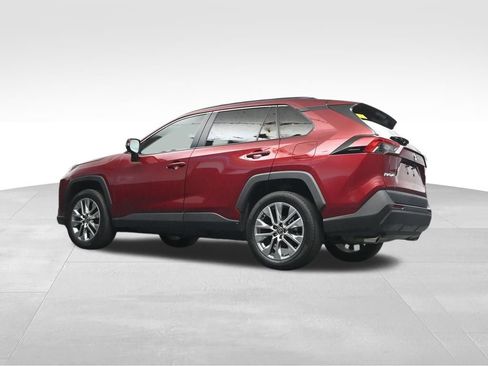 Used 2022 Toyota RAV4 XLE Premium FWD image 12