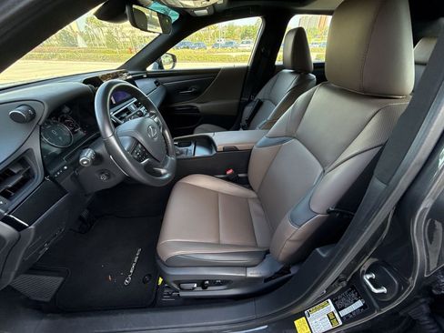 Used 2025 Lexus ES 350 w/ Premium Package image 30