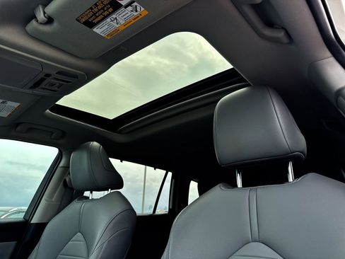 Used 2021 Toyota Highlander XLE image 21