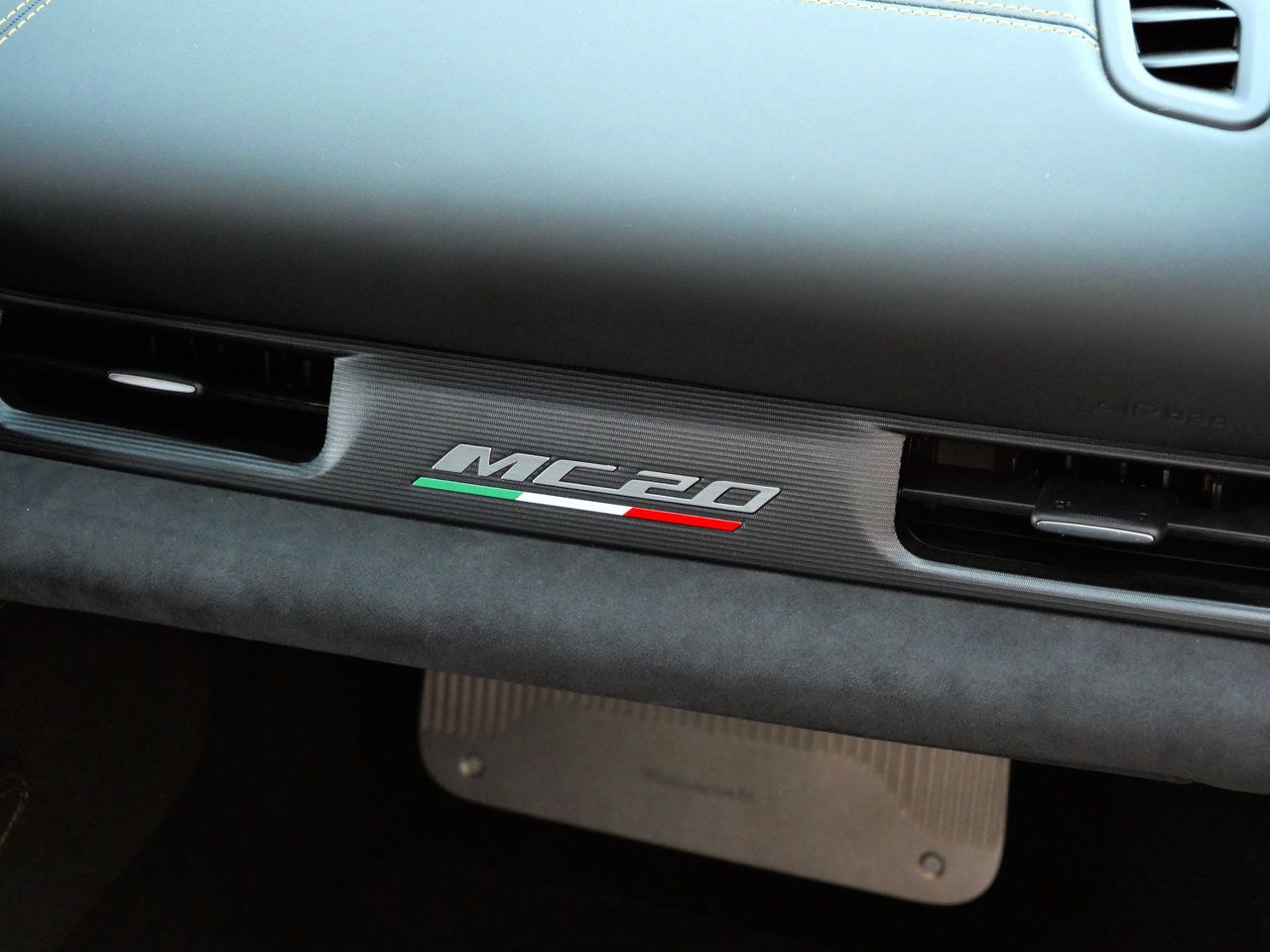 Used 2023 Maserati MC20 Coupe RWD image 22