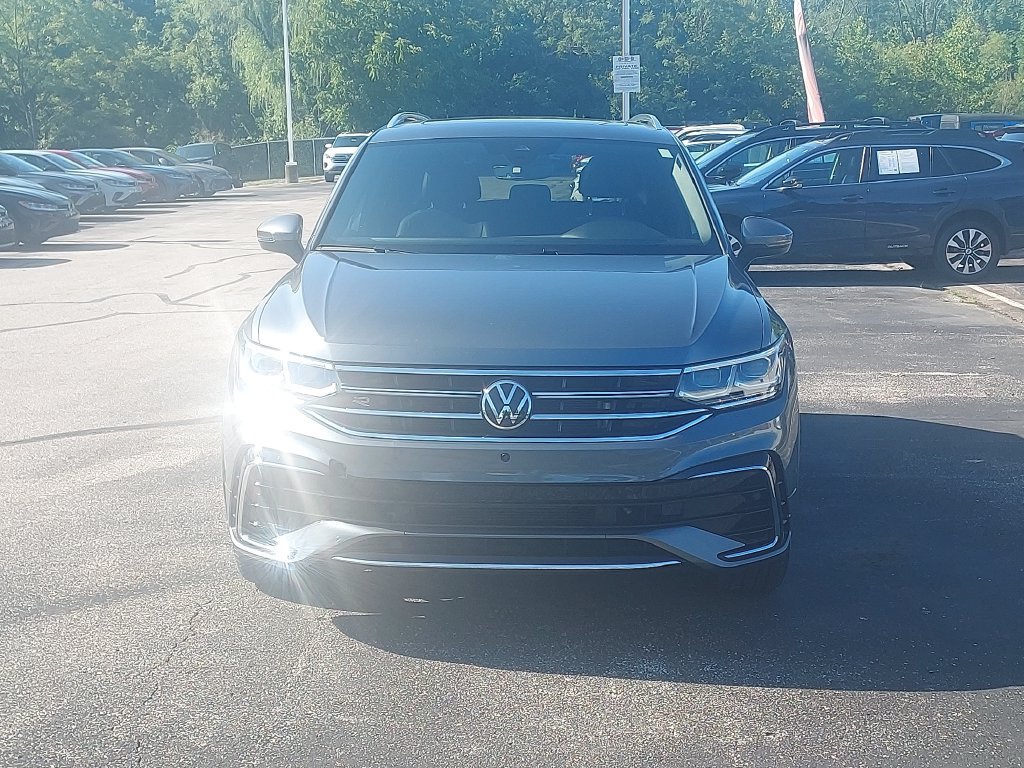 Used 2023 Volkswagen Tiguan SEL R-Line AWD/4WD image 2