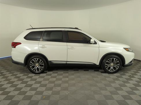 Used 2016 Mitsubishi Outlander SEL image 8