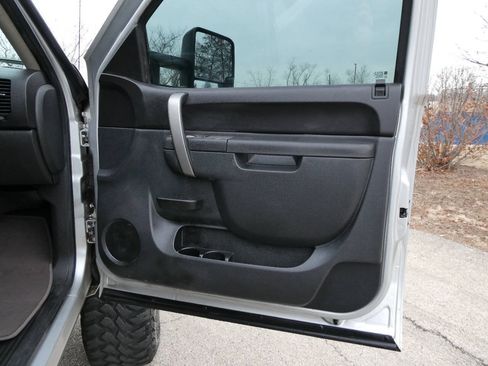 Used 2011 Chevrolet Silverado 2500 LT w/ Interior Plus Package AWD/4WD image 25