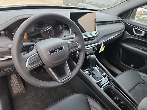 New 2026 Jeep Compass Latitude image 11