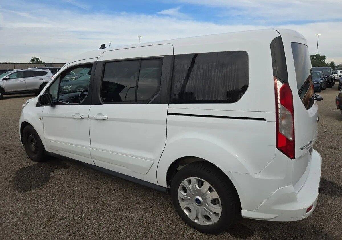 Used 2019 Ford Transit Connect XLT FWD image 2