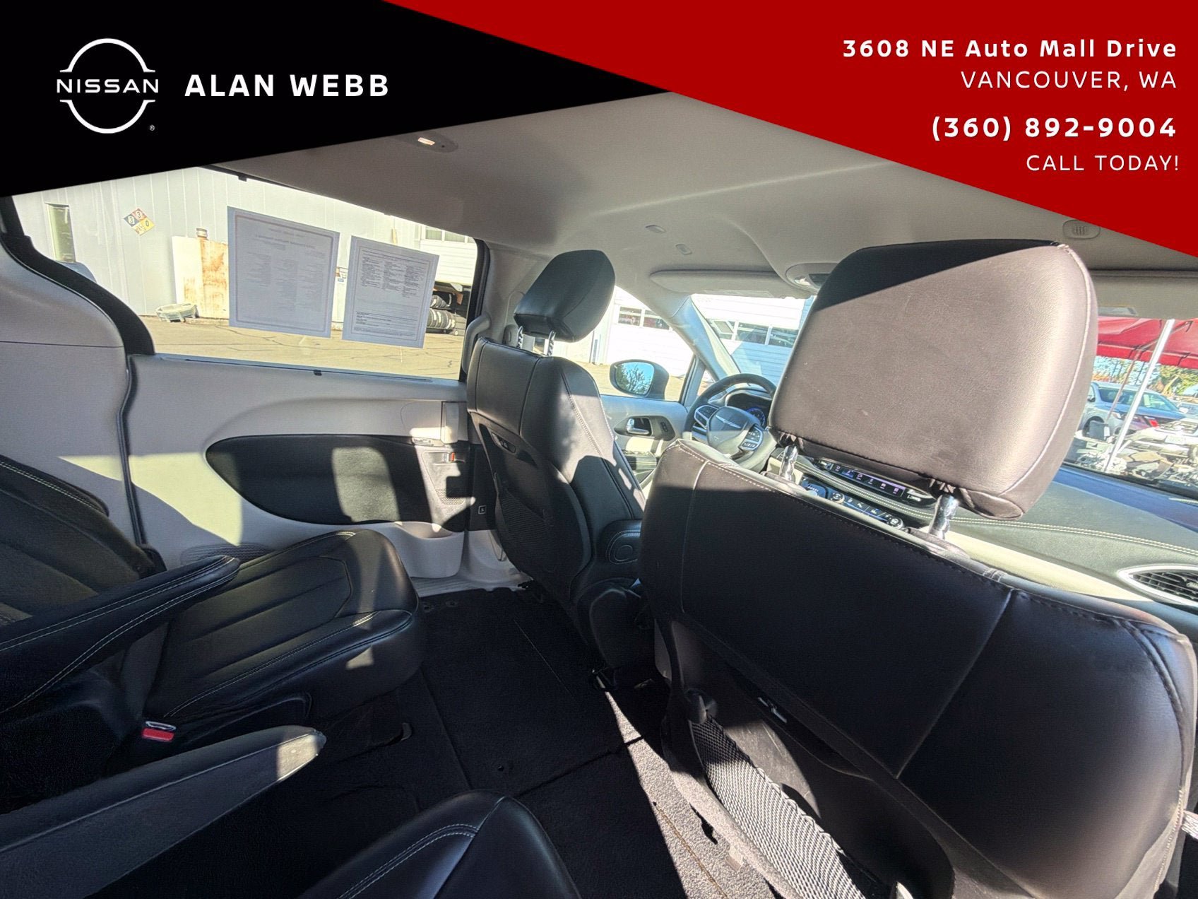 Used 2023 Chrysler Pacifica Touring-L FWD image 24
