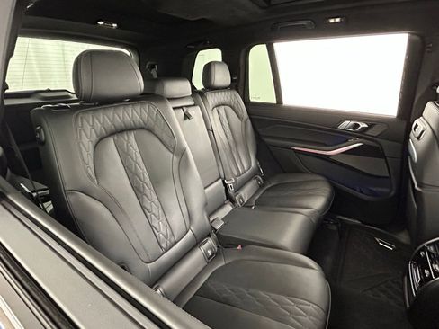 Used 2025 BMW X7 M60i image 42