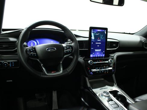 Used 2024 Ford Explorer ST w/ Equipment Group 401A AWD/4WD image 2