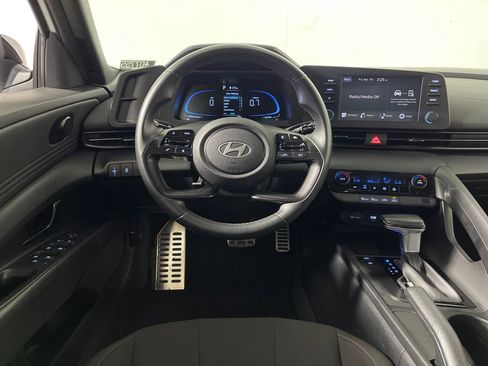 Certified 2025 Hyundai Elantra Sport FWD image 16