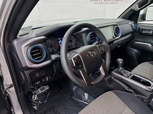 Used 2022 Toyota Tacoma TRD Off-Road image 9
