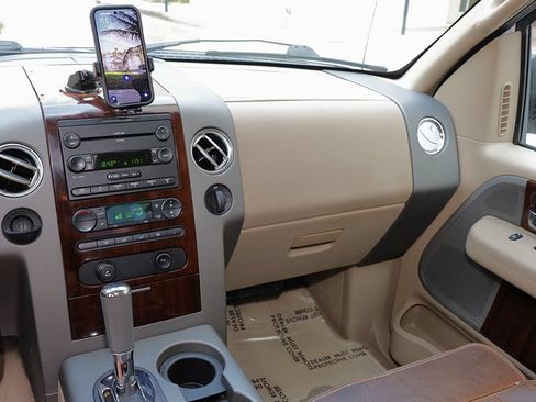 Used 2005 Ford F150 King Ranch RWD image 37