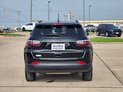 Used 2023 Jeep Compass Latitude AWD/4WD image 8