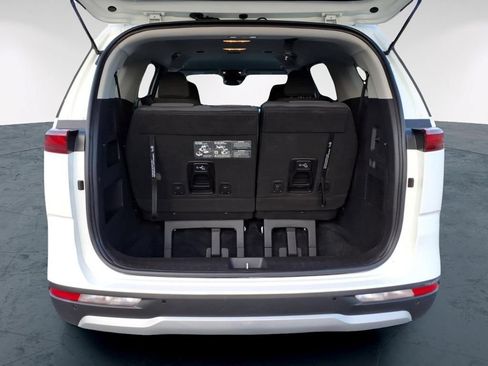 Used 2024 Kia Carnival LX FWD image 11