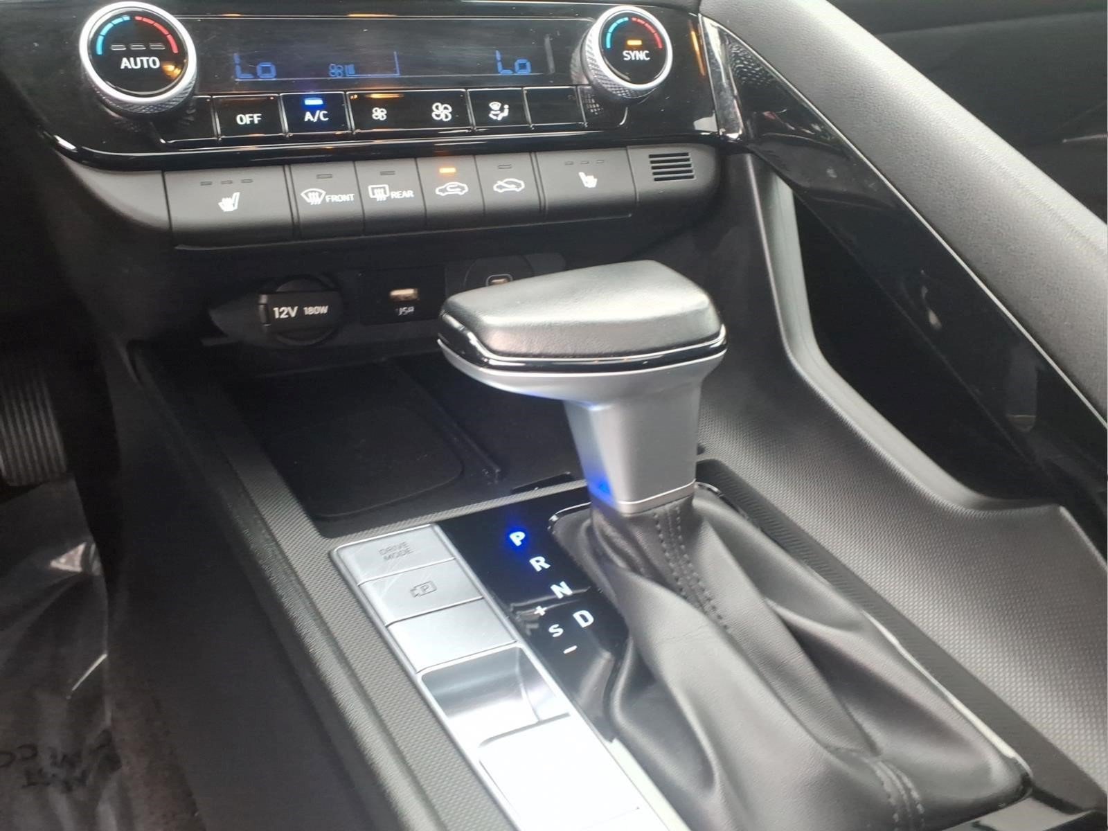 Used 2025 Hyundai Elantra Limited FWD image 18