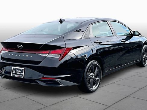 Used 2021 Hyundai Elantra SEL image 11