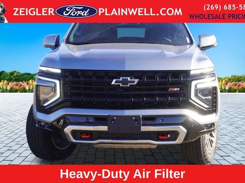 Used 2025 Chevrolet Suburban Z71 image 8