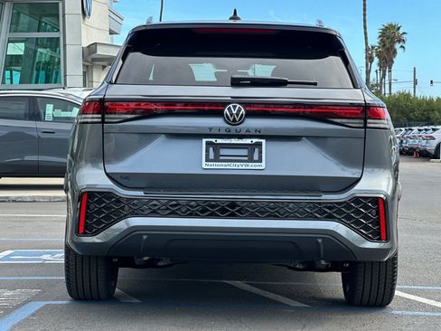 New 2026 Volkswagen Tiguan SE R-Line FWD image 6