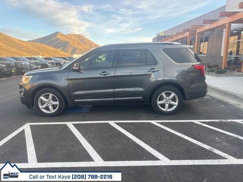 Used 2017 Ford Explorer XLT w/ Equipment Group 201A image 3