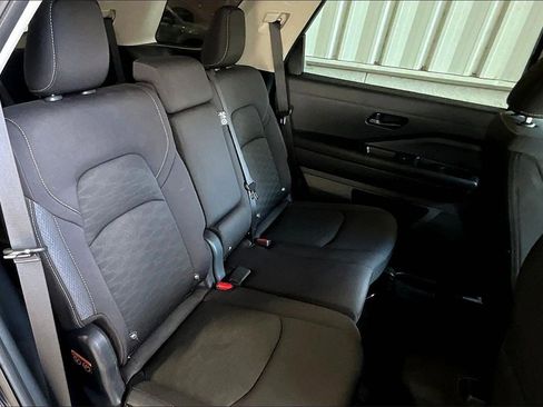 Used 2024 Nissan Pathfinder SV image 18