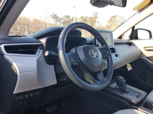 Used 2026 Toyota Corolla Cross L image 15