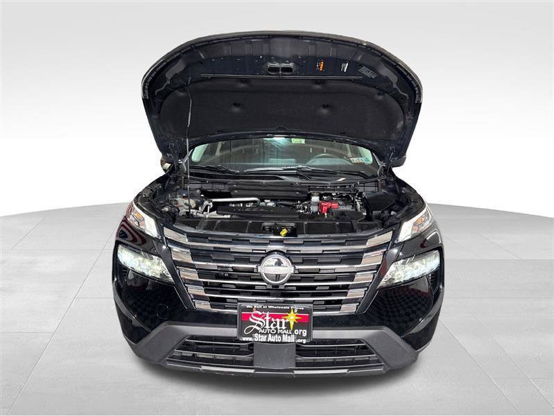 Used 2025 Nissan Rogue S AWD/4WD image 11