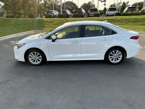 Used 2023 Toyota Corolla XLE FWD image 7