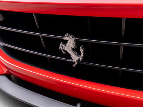 Used 2019 Ferrari Portofino Base image 12