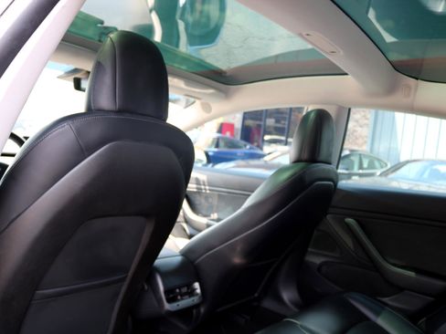 Used 2019 Tesla Model 3 Performance image 26