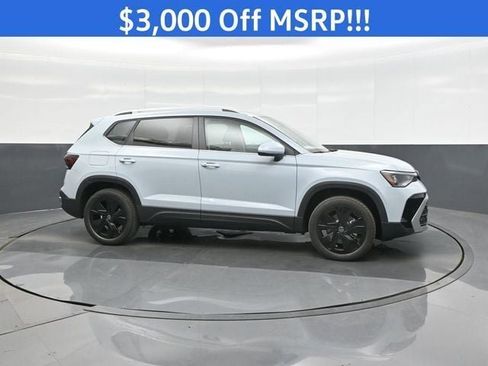 New 2026 Volkswagen Taos SE image 8