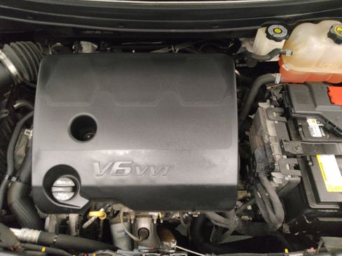 Used 2021 Chevrolet Traverse LS FWD image 30