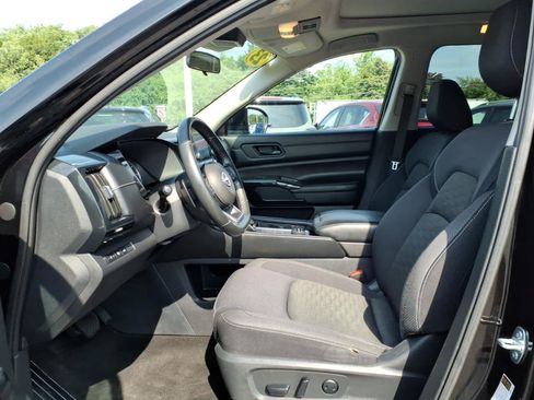 Certified 2023 Nissan Pathfinder SV w/ SV Premium Package AWD/4WD image 11