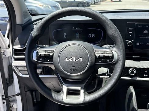 Used 2025 Kia Sportage LX FWD image 18