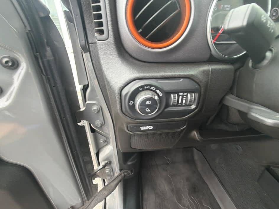 Used 2021 Jeep Gladiator Mojave AWD/4WD image 17