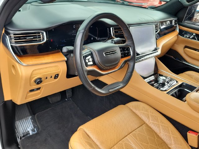 Used 2023 Jeep Grand Wagoneer Series III AWD/4WD image 27