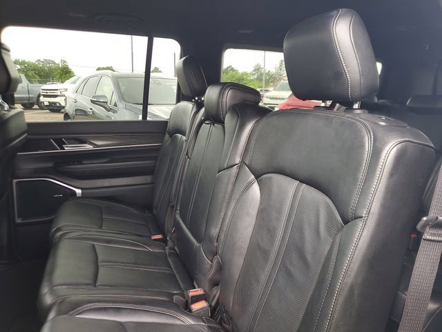 Used 2023 Jeep Wagoneer L Series III w/ Preferred Equipment Group AWD/4WD image 12
