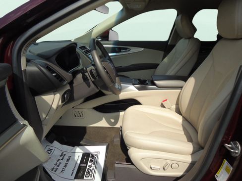 Used 2020 Lincoln Nautilus Premier w/ Equipment Group 101A image 23