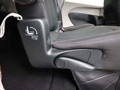 Used 2023 Chrysler Voyager LX image 45