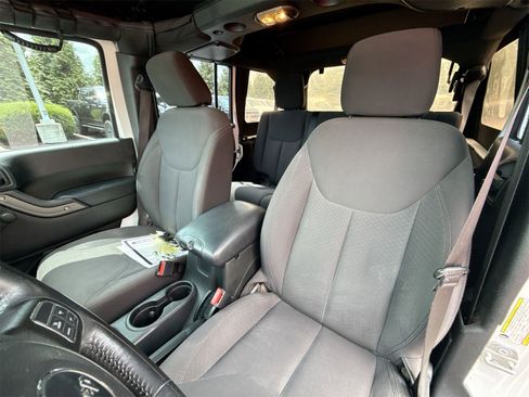 Used 2016 Jeep Wrangler Unlimited Sport w/ Connectivity Group image 15