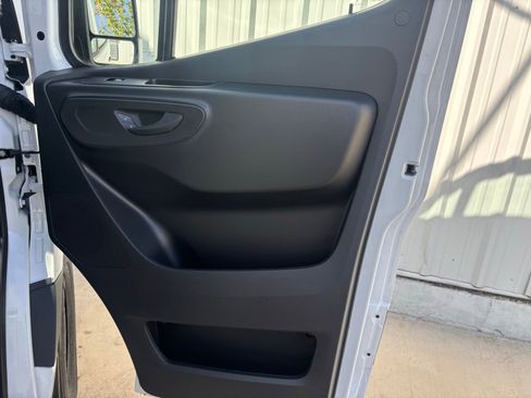 Used 2025 Mercedes-Benz Sprinter 2500 image 27