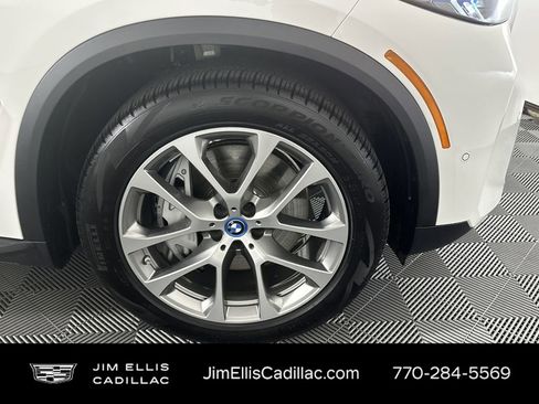 Used 2025 BMW X5 xDrive50e image 11