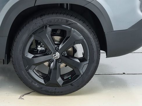 New 2025 Volkswagen Taos SEL image 6